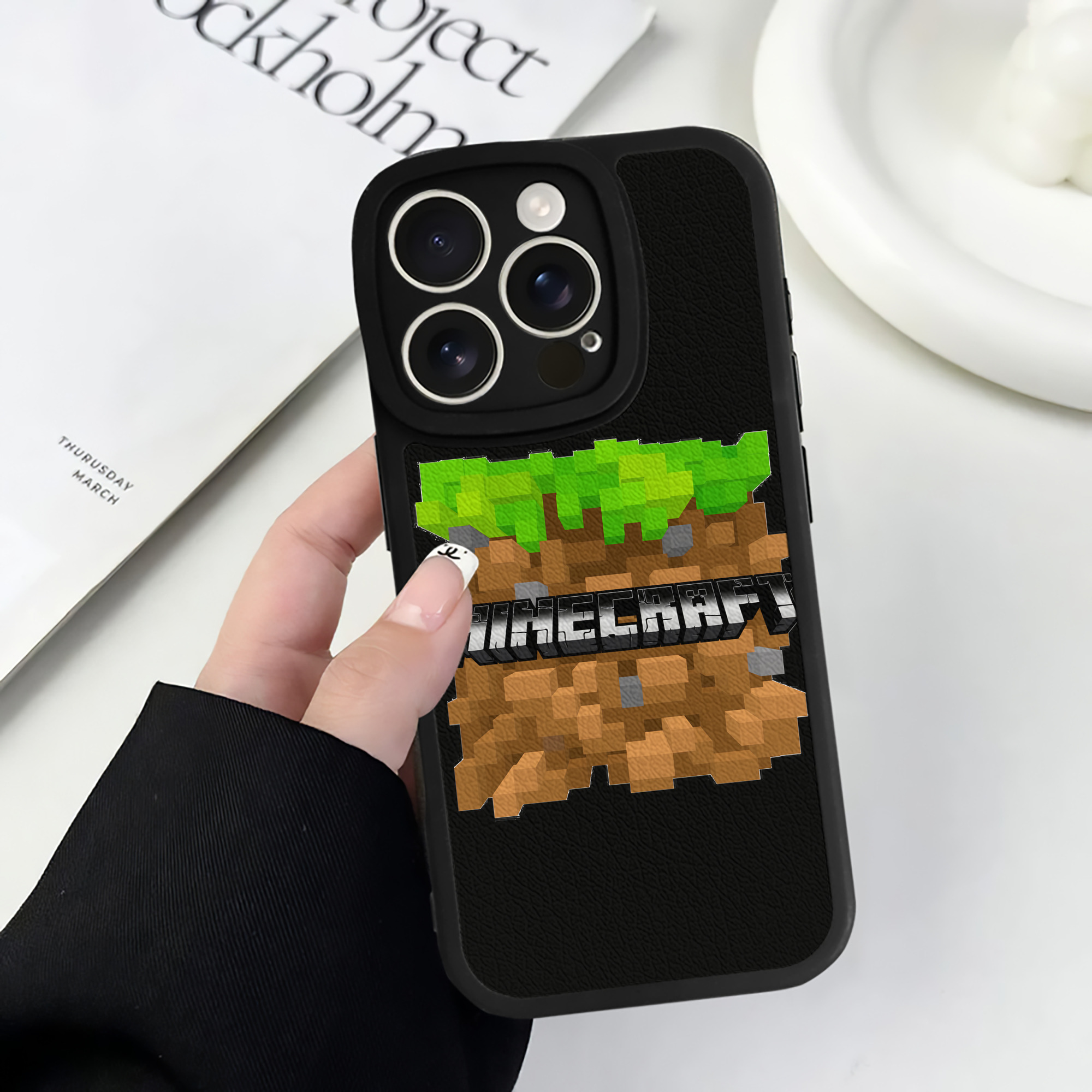 （画像用） マインクラフト ブロックの世界 Minecraft MC Block world 【iPhone 16シリーズ対応】シリコンスマホケース（レザー調） 材質：シリコン